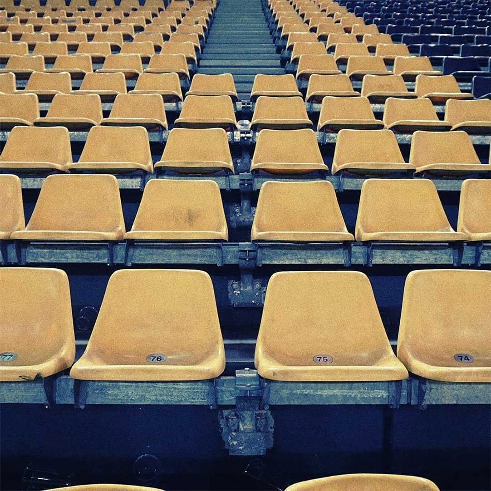 Stadion Borussia Dortmund mit gelben Sitzschalen